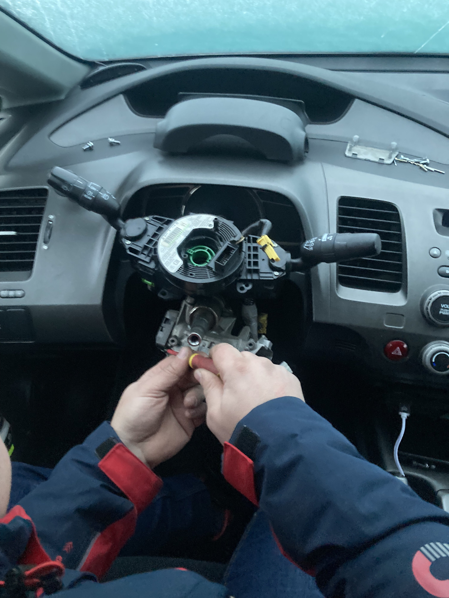 Замок зажигания 😂 — Honda Civic 4D (8G), 1,8 л, 2007 года | запчасти ...