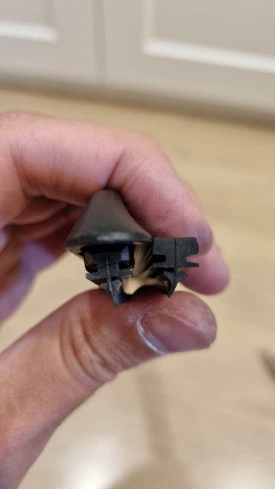 Замена резинки в щетке стеклоочистителя — KIA Sportage (4G), 2,4 л ...