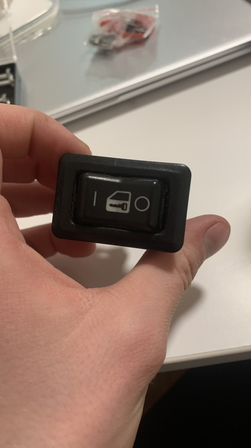 Чистка и замена лампочки в кнопке Цз. — Mitsubishi Carisma, 1,8 л, 1998 ...