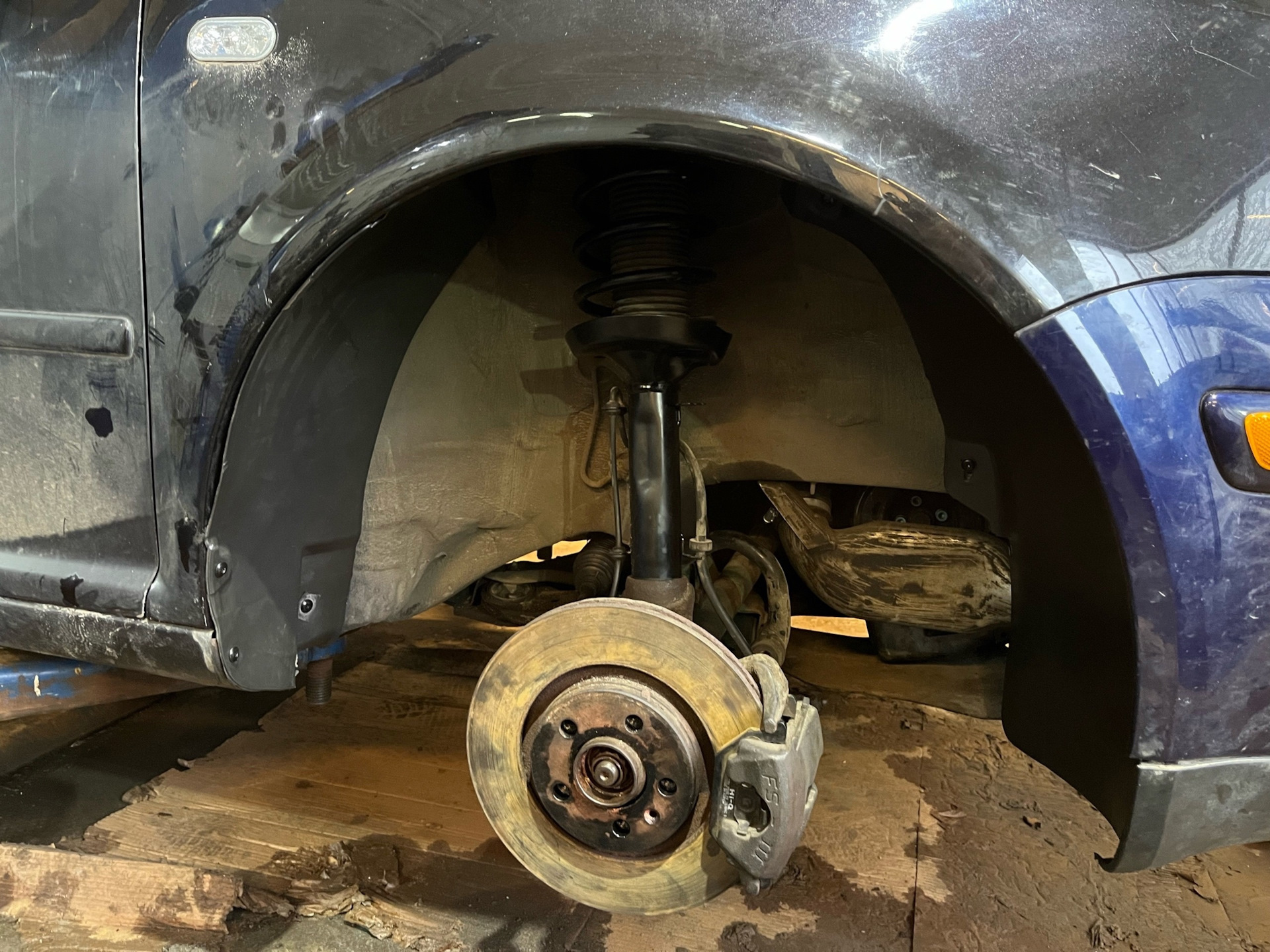 Установка передних подкрылков — Volkswagen Golf Mk4, 1,8 л, 1998 года ...