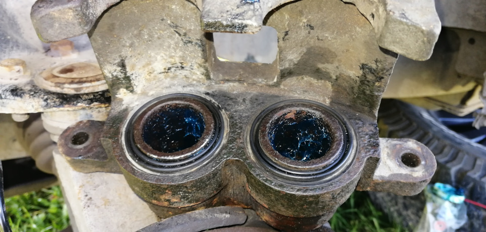 Биение руля при торможении. Замена тормозных дисков и колодок. А так же ...