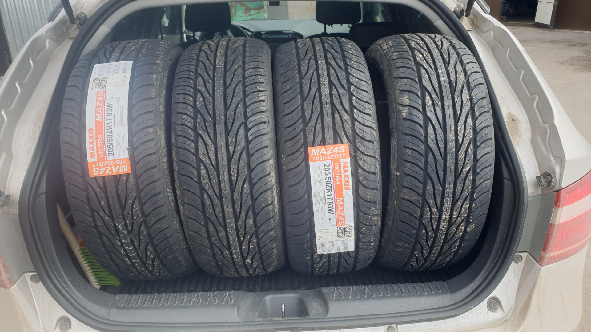 Maxxis ma z4s victra отзывы. Maxxis ma-z4s Victra. Шины Maxxis Victra ma-z4s 205/55 r16 94v производитель. Maxxis ma-z4s Victra 205/50r15 89v.