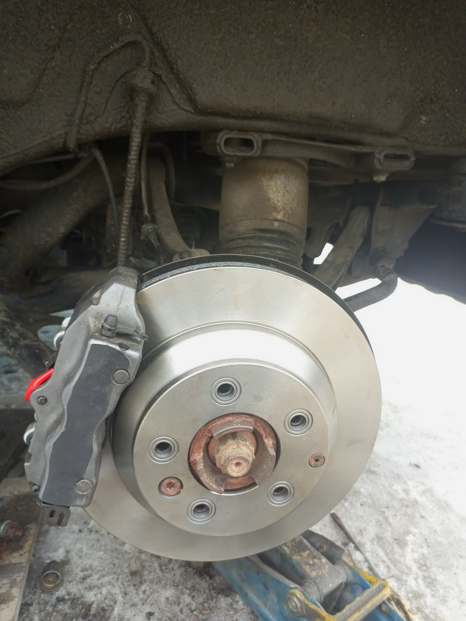 Задние тормозные диски, колодки в круг, датчики износа колодок — Audi ...