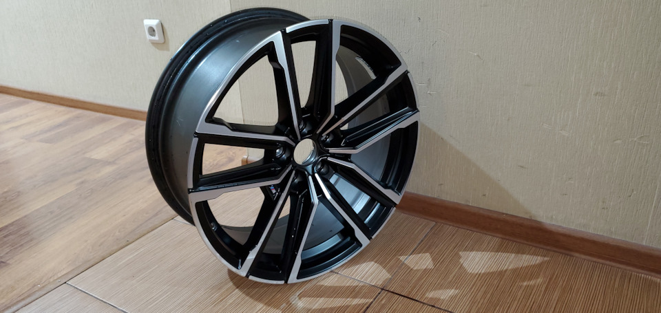 помял диск. пришлось покупать новый — BMW 4 series (G22), 2 л, 2020 ...