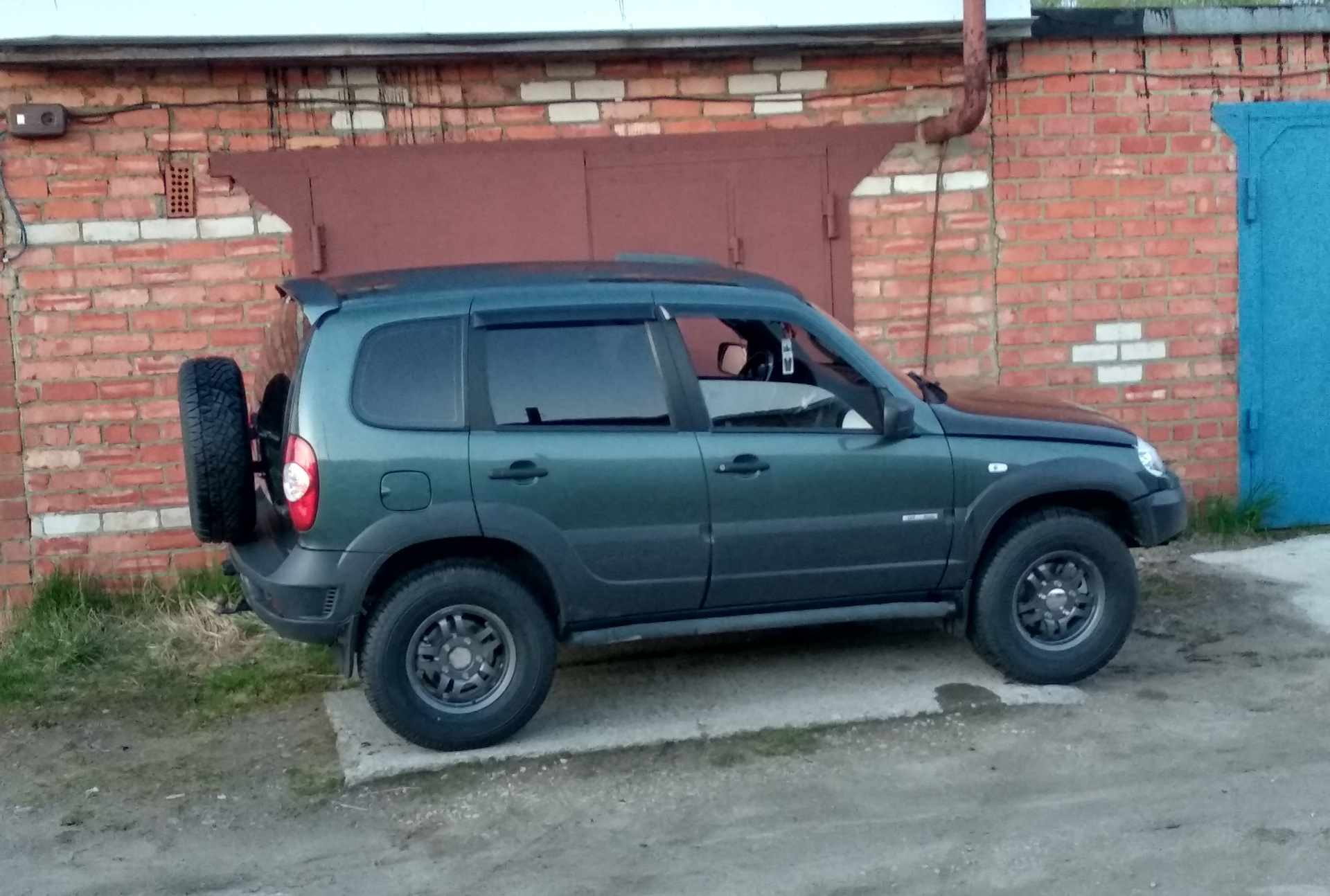 Зеленая Нива на выборах!) — Chevrolet Niva (1G), 1,7 л, 2012 года ...