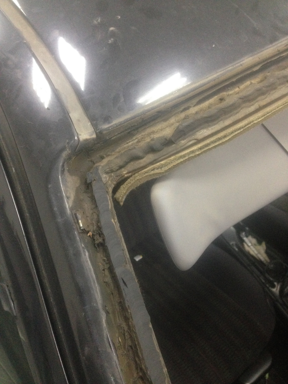 Переклейка лобового стекла — Ford Mondeo I, 1,8 л, 1994 года | своими ...