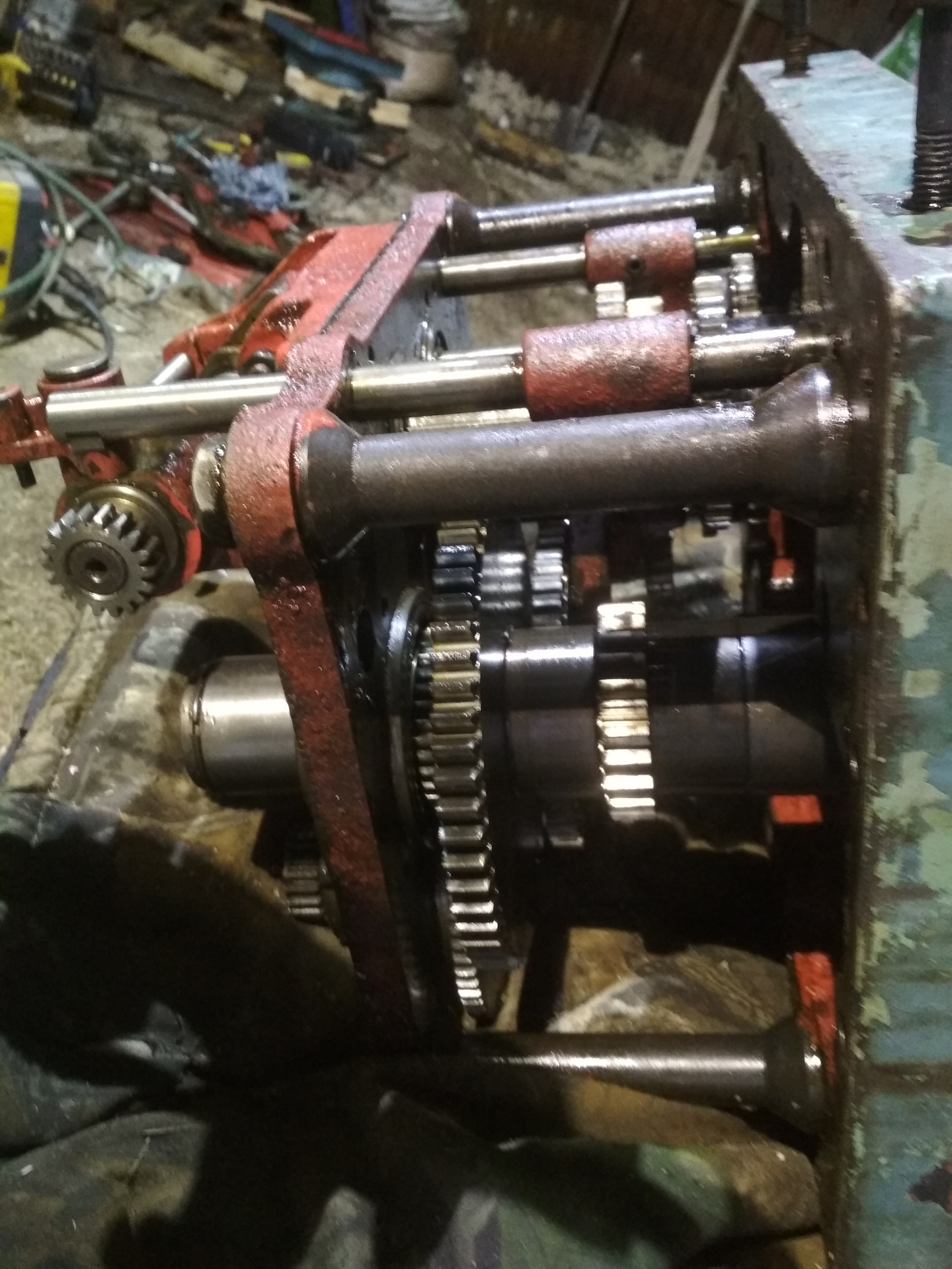 Коробка передач токарного станка 1а616. Шестерни передней бабки 1м61. Коробка передач волга 31105. Коробка скоростей 1а616. 320.