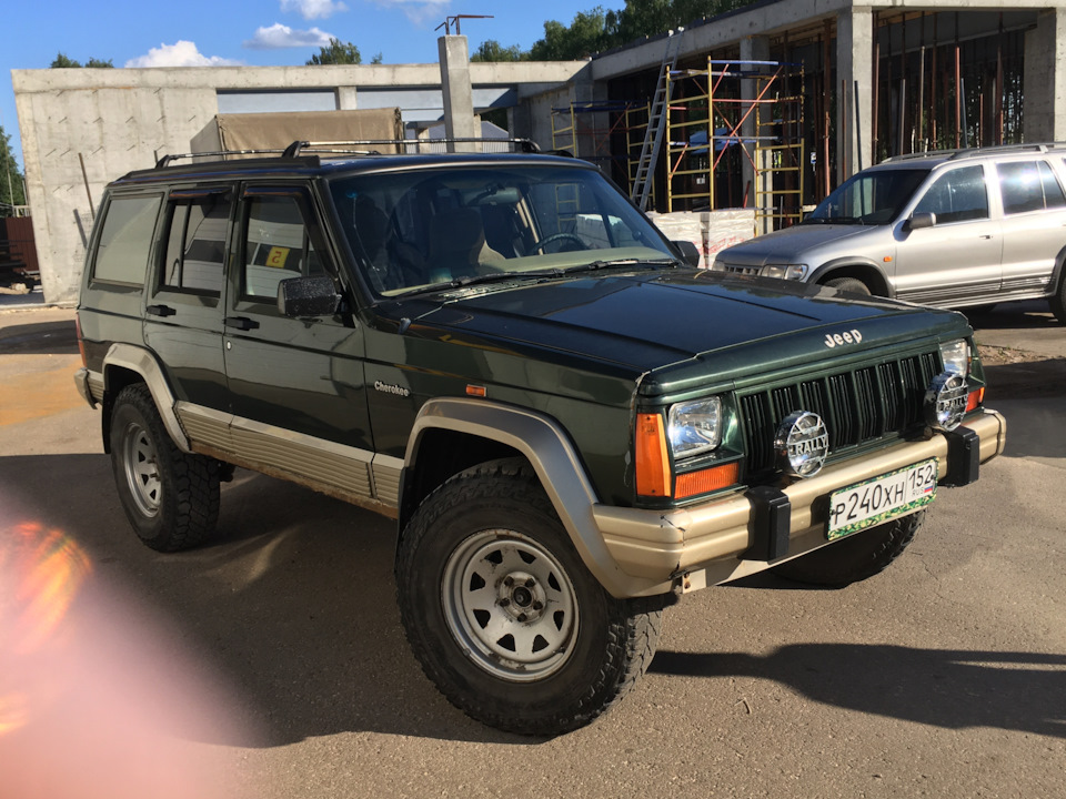 Авито внедорожник уфа. Козырек Jeep XJ. Стелс в Jeep Grand Cherokee 1995. Козырек на крышу Чероки XJ. Джип до 100000.