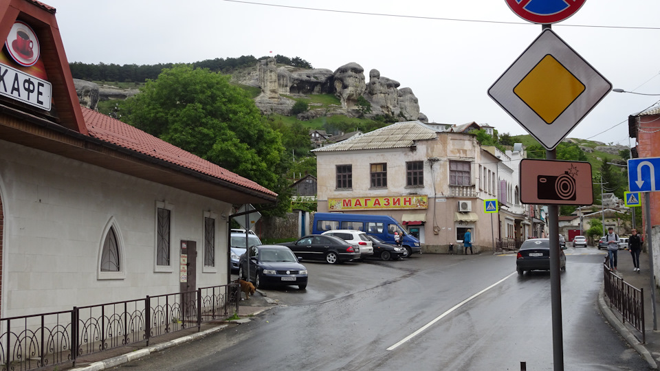 Бахчисарай магазины. Лавки в Бахчисарае. Куйбышево Бахчисарай магазин огонек.