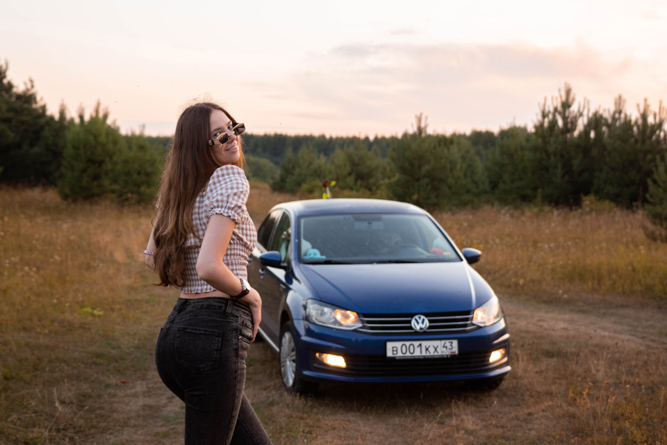 Volkswagen Polo sedan РґРµРІСѓС€РєРё