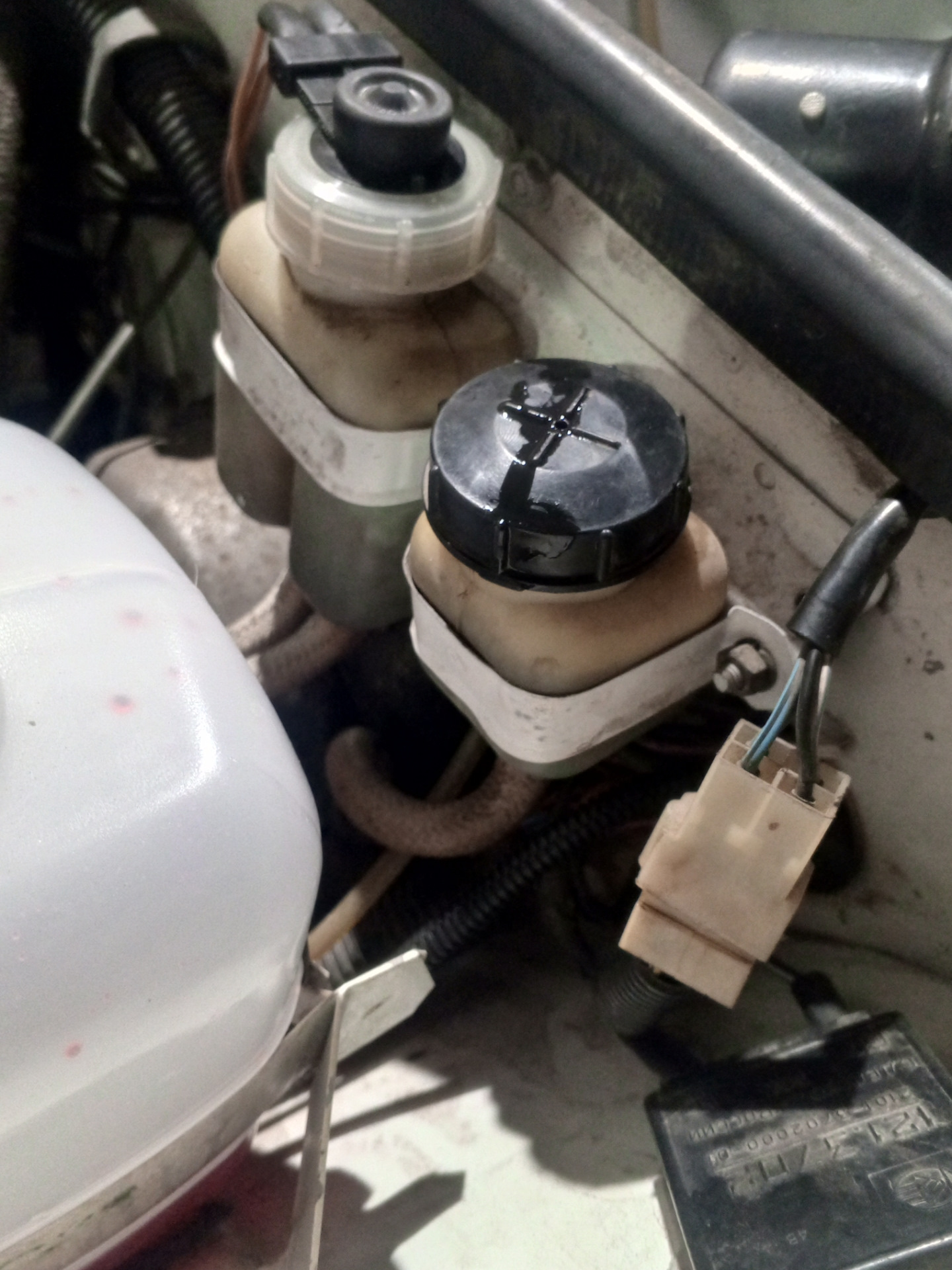 #26. Индикатор в бачок сцепления — Lada 2106, 1,6 л, 2001 года | тюнинг ...