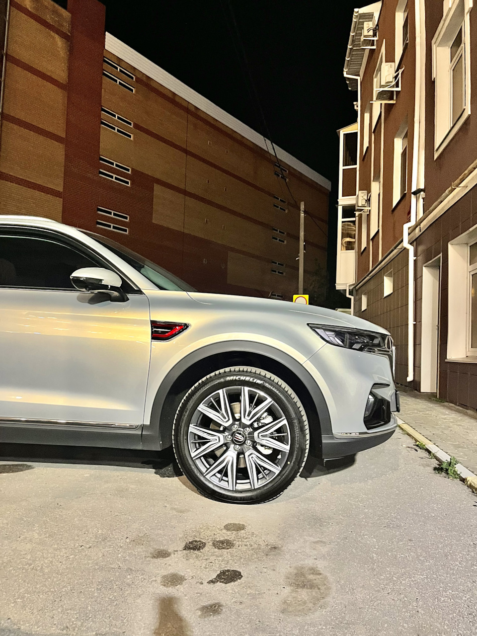 Фото в бортжурнале Hongqi HS5