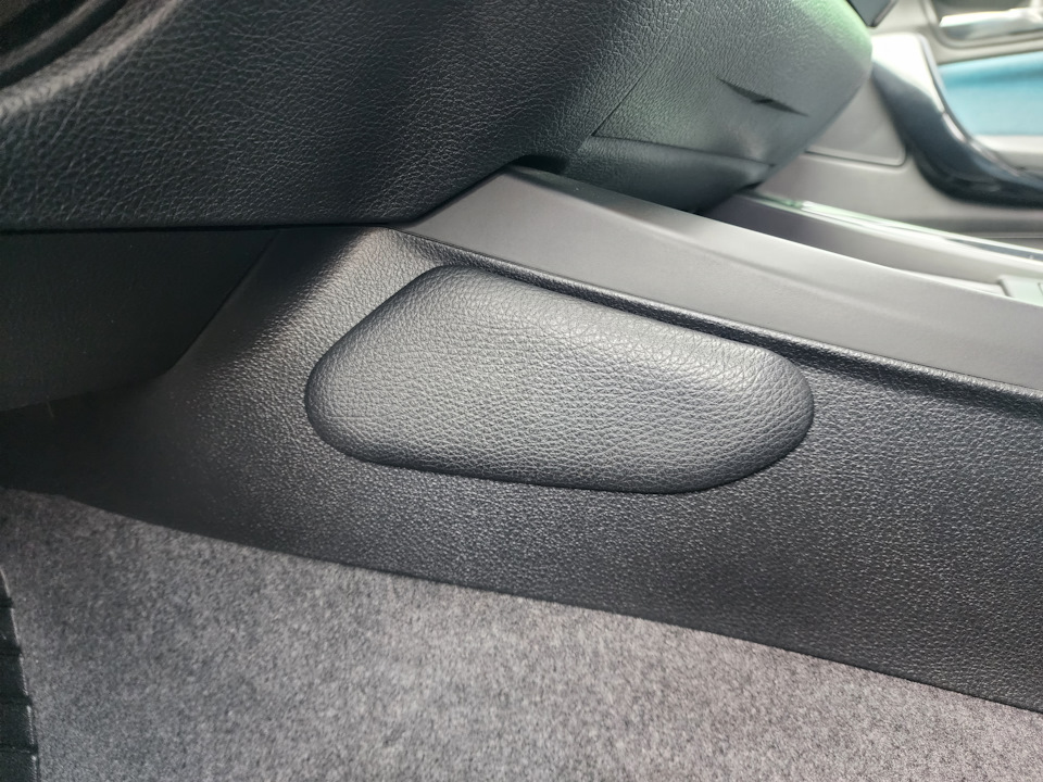 Коленный упор для водителя и пассажира — BMW 1 series (F20), 1,6 л ...