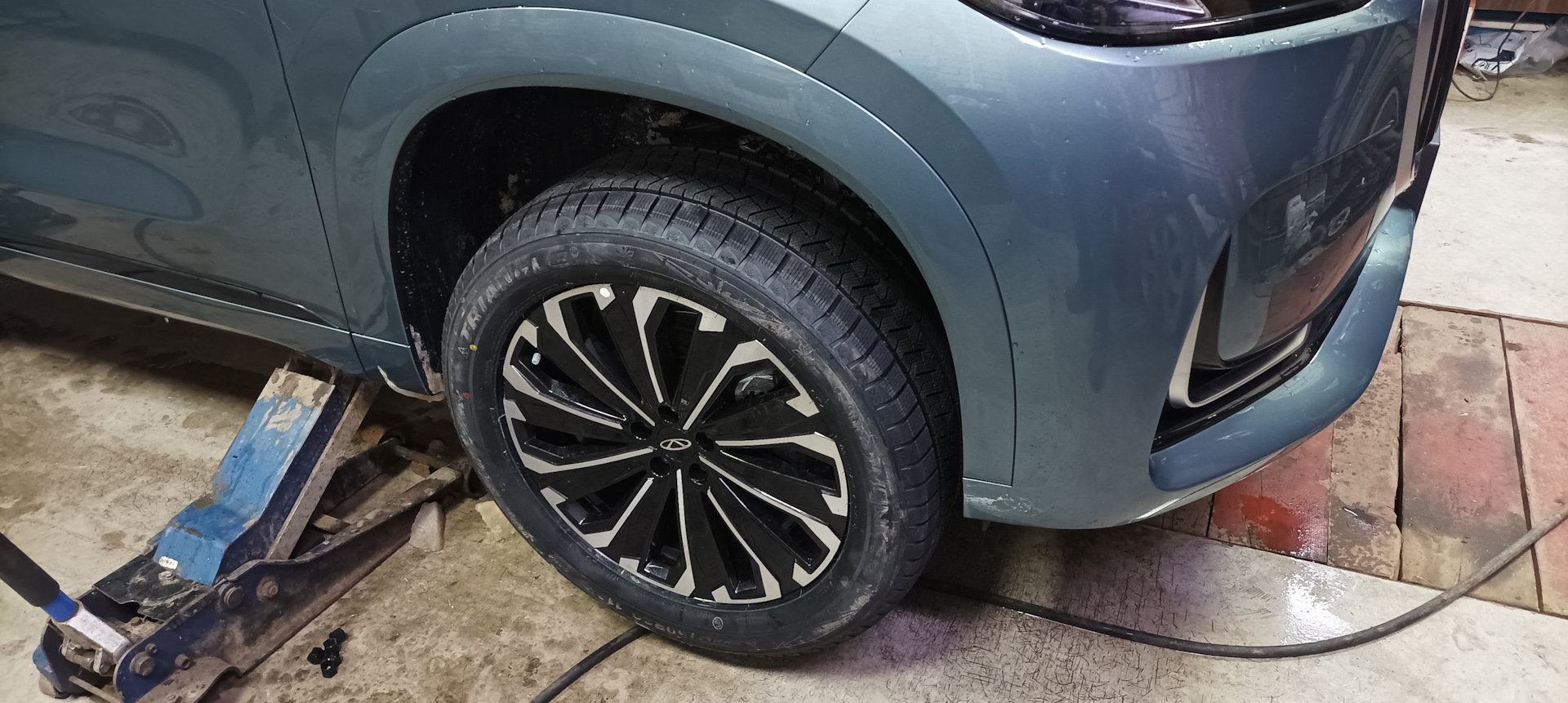 Чери тигго 5 шины. Chery tiggo 3 темно вишневая. Черри тигго темно вишневый. Диски chery tiggo 7. Chery tiggo 5 fl.