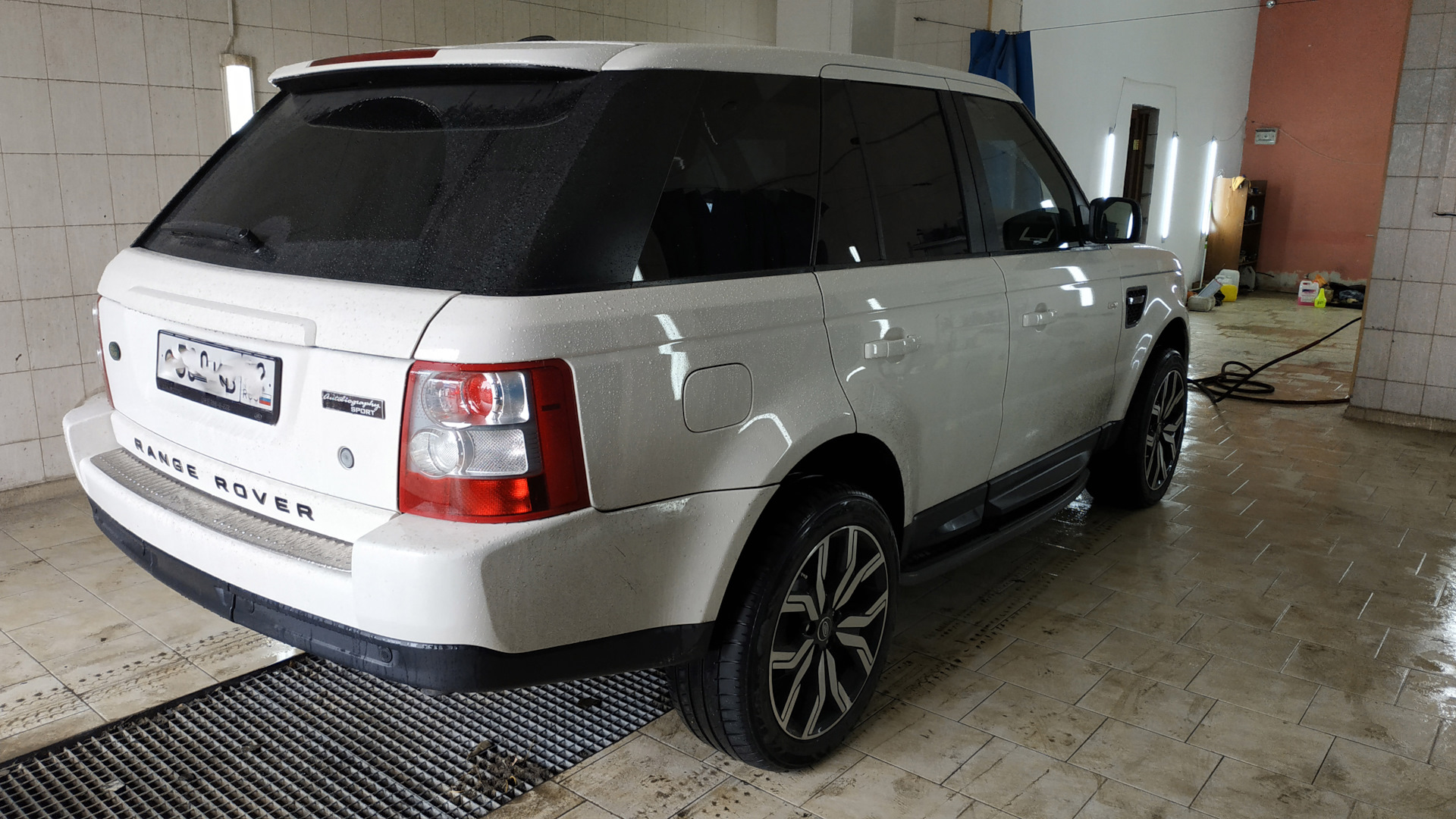 Мойка днища — такую мойку я еще не видел — Land Rover Range Rover Sport  (1G), 3,6 л, 2008 года | мойка | DRIVE2