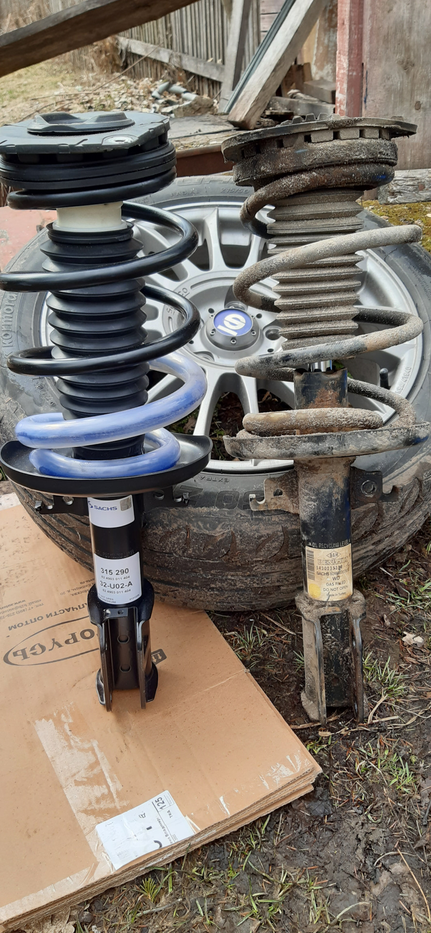 Замена передних стоек амортизатора, из за поломки пружины. — Renault ...