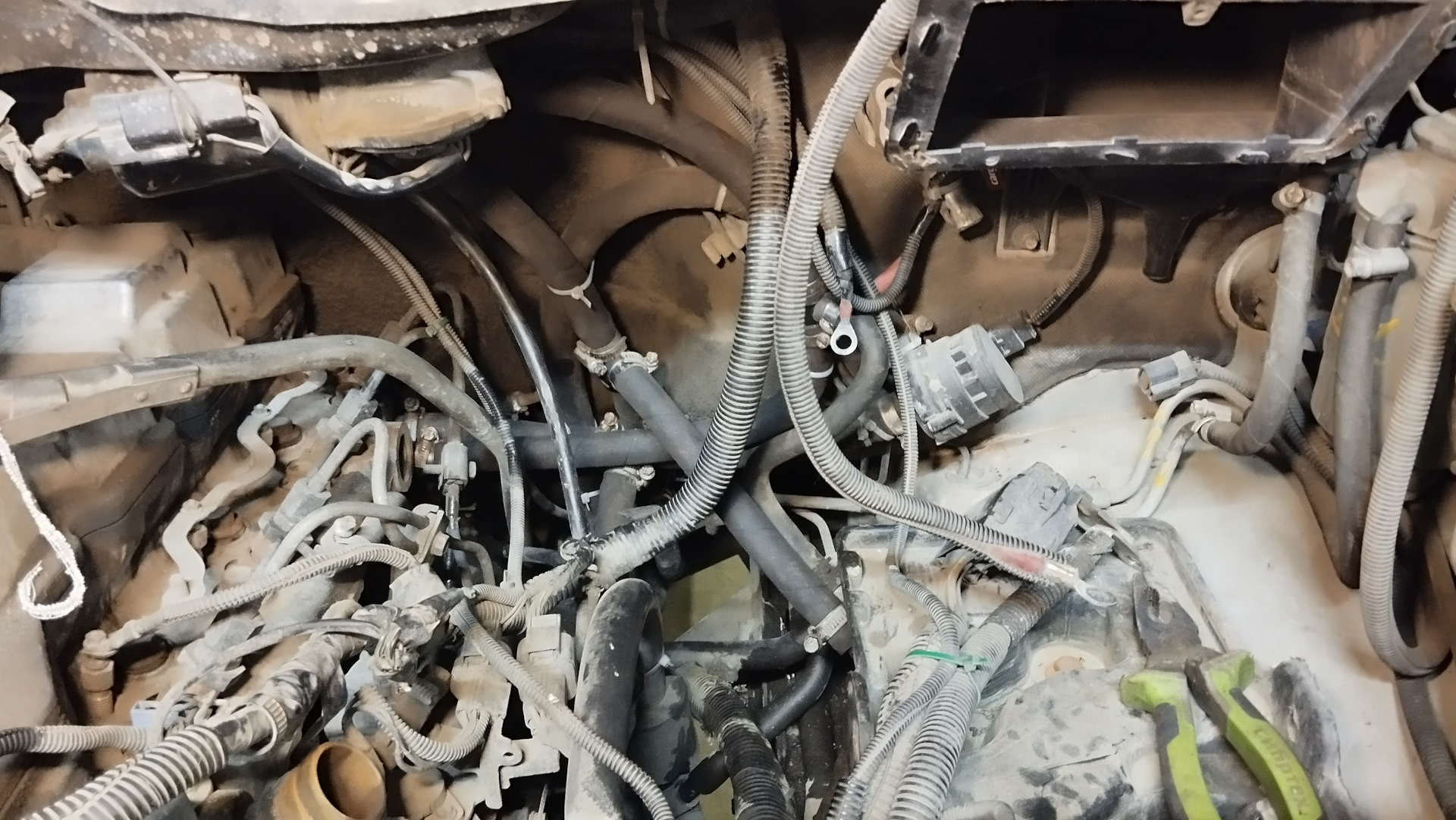 Решил поменять масло, и при случае поменял радиатор ОЖ, теплообменник ...