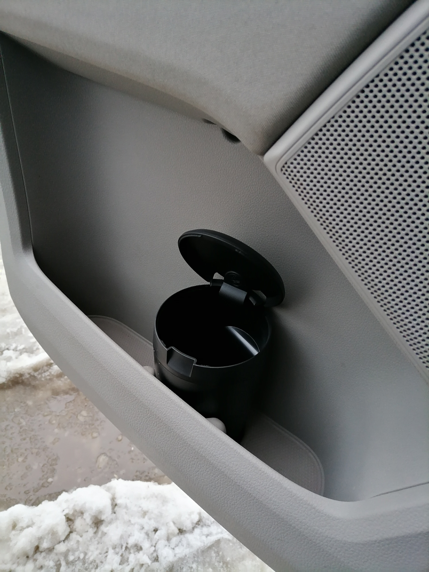 Оригинальные мусорные корзинки в двери мультивена — Volkswagen Multivan ...