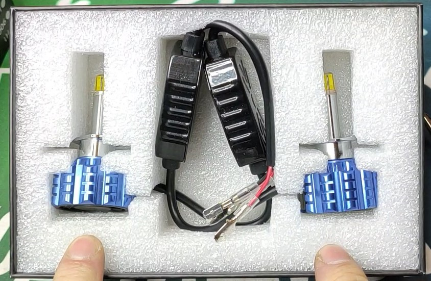 Заменил лампы в линзах так как одна лампа замигала. Установил тоже ...