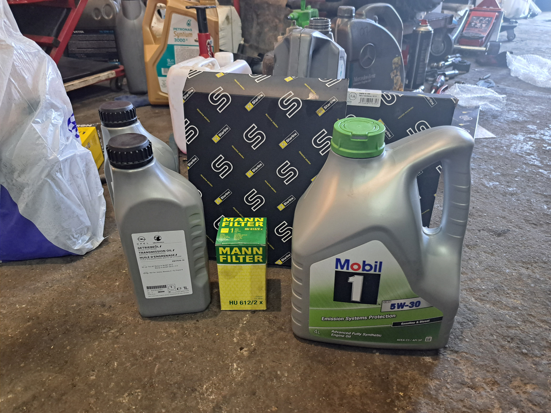 Замена масла в двигателе и в мкпп F17. Доработка сапуна. — Opel Astra J ...