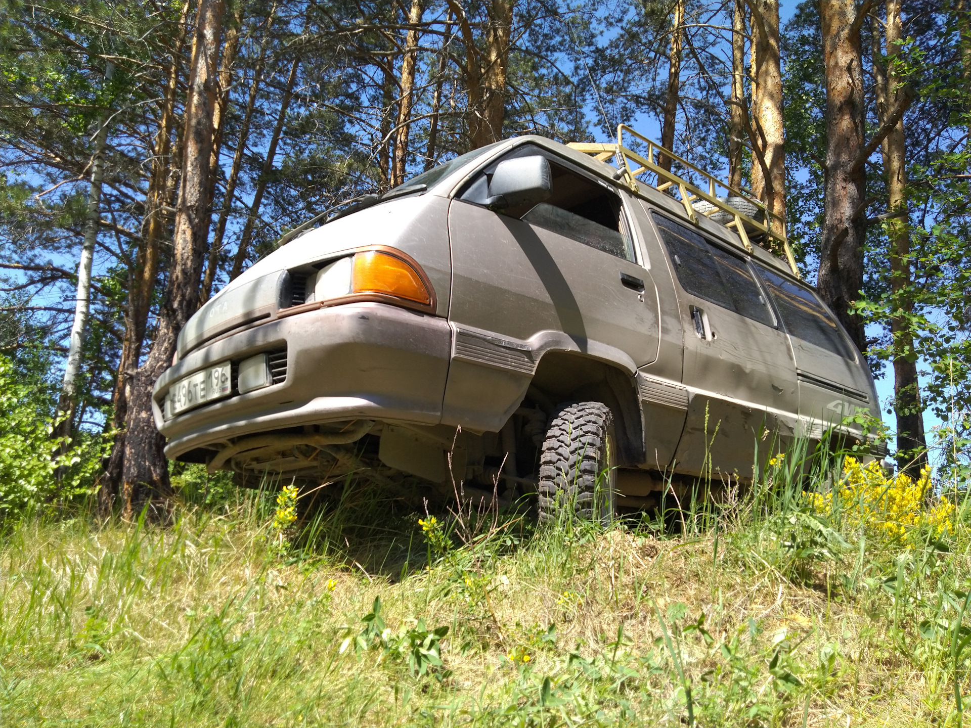 Тойота полный. Toyota Town Ace, 1990 полный привод. Таун айс вездеход. Таун айс полный привод. Town Ace полный привод.