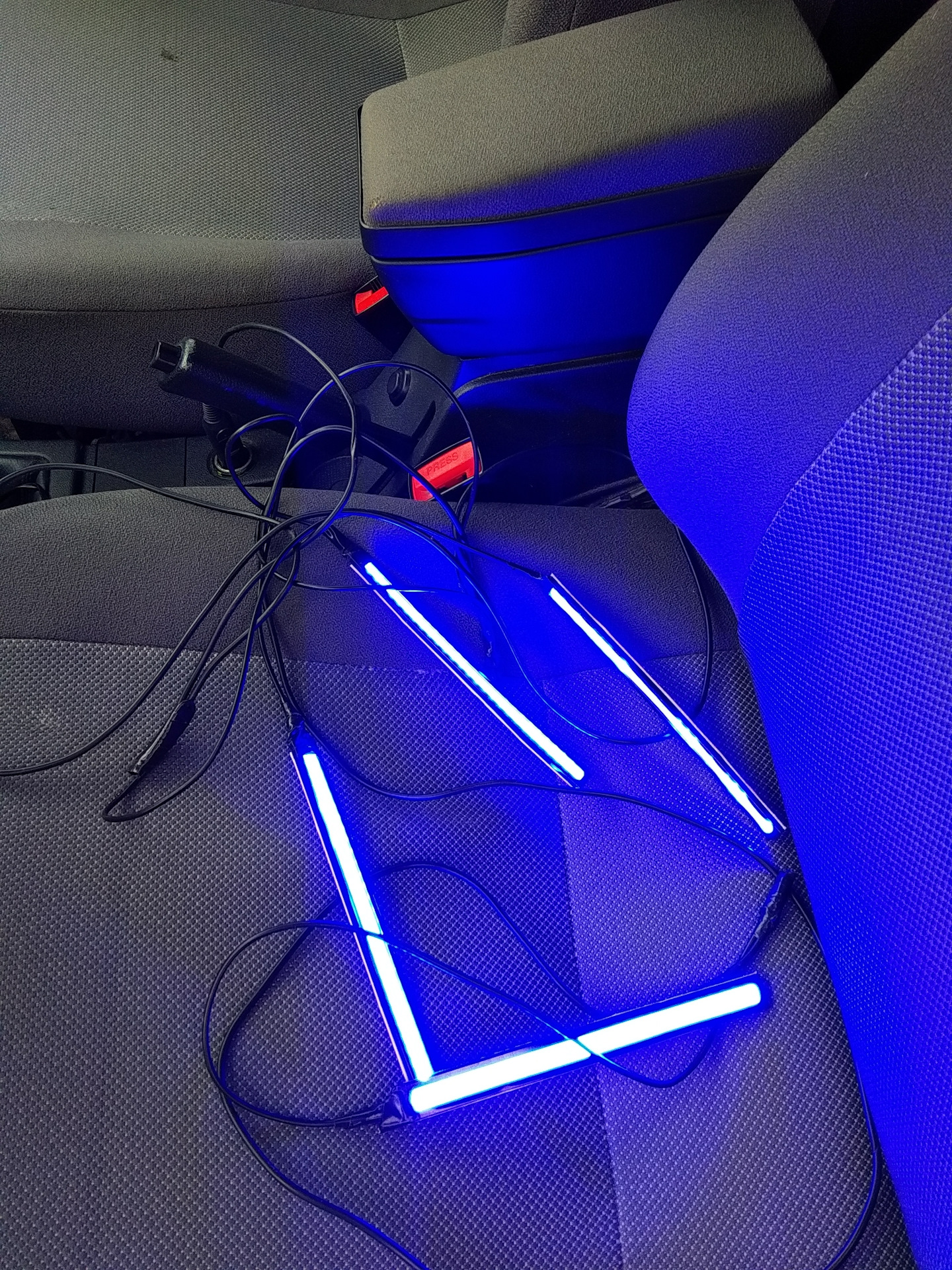 Неоновая лента для подсветки салона автомобиля (3 м, 12в, в ассорт.)
