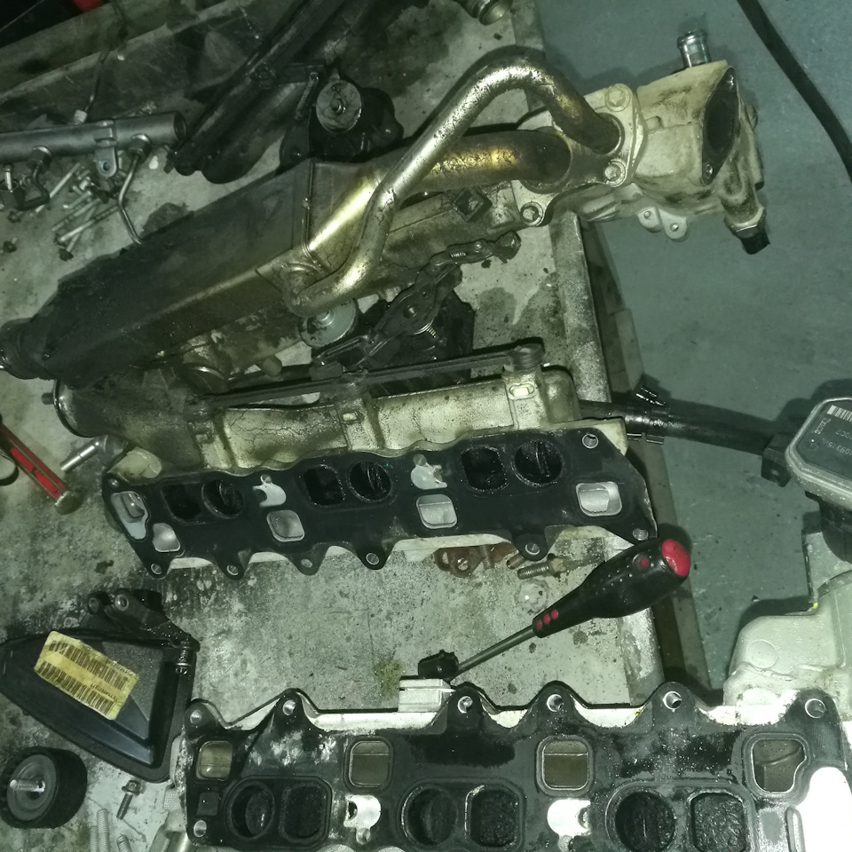 Собираем левый и правый впуск — Jeep Grand Cherokee (WK)