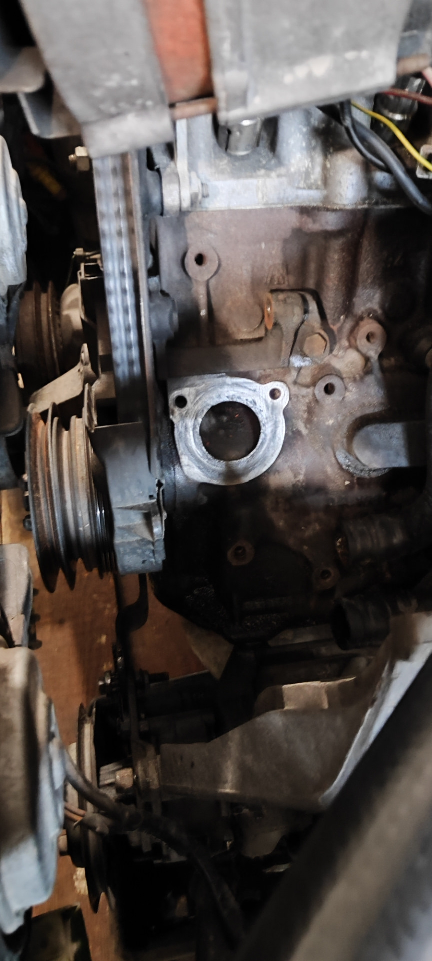 Помпа и ремни навесного оборудования — Audi 80 (B4), 2 л, 1995 года ...