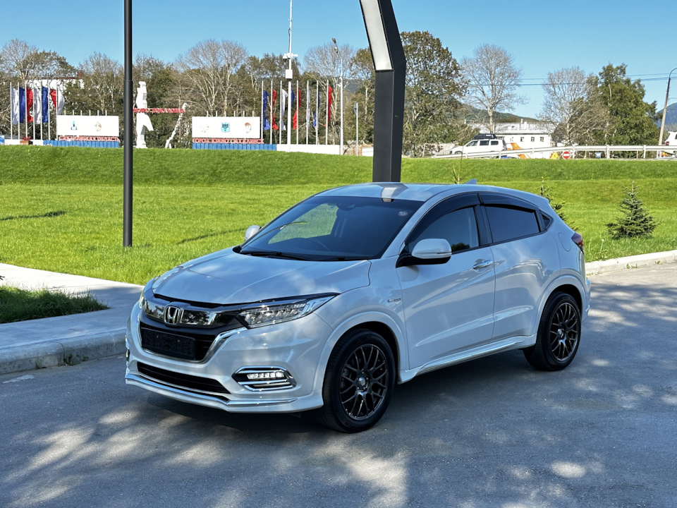 Honda vezel hybrid 2017. Honda vezel 2021. Honda hr-v rs 2023. Honda vezel двери. Обшивка дверей honda vezel.