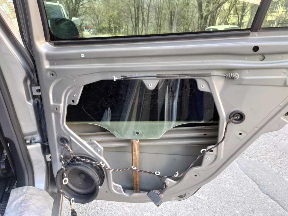 Установка щитов задних дверей на резьбовые заклепки. — Skoda Octavia A5 ...