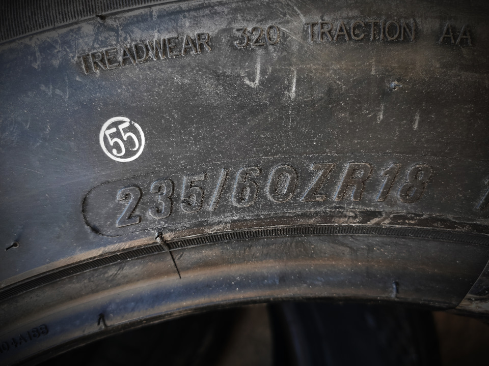 Лето шины 235 60. 235/60r18 Maxxis vs5 107w. Maxxis шины Дата выпуска 4914. Maxxis шины Дата выпуска. Год выпуска шин Максис.