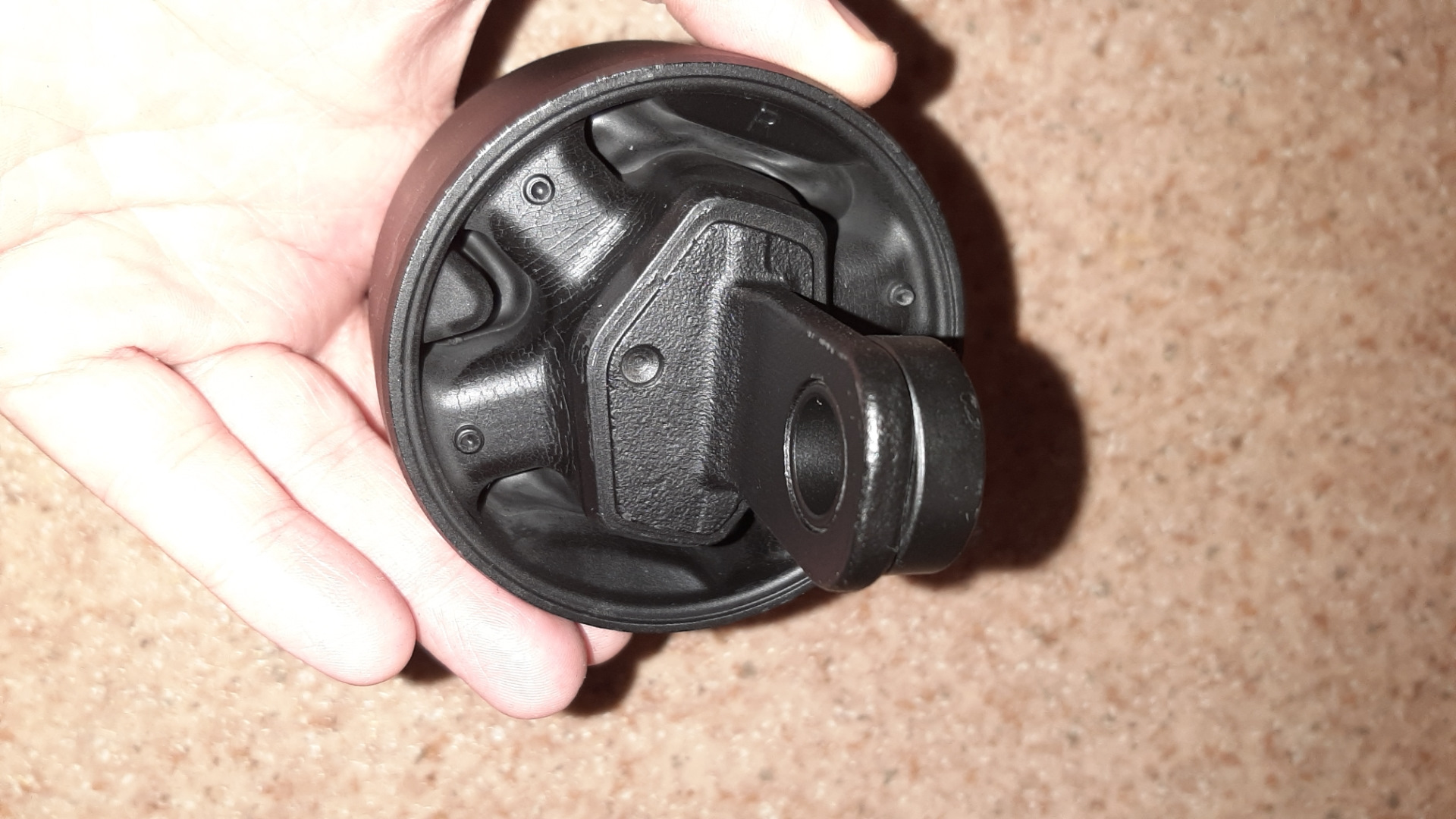 Замена "ушастых" сайлентблоков — KIA Sportage (3G), 2 л., 2013 года ...