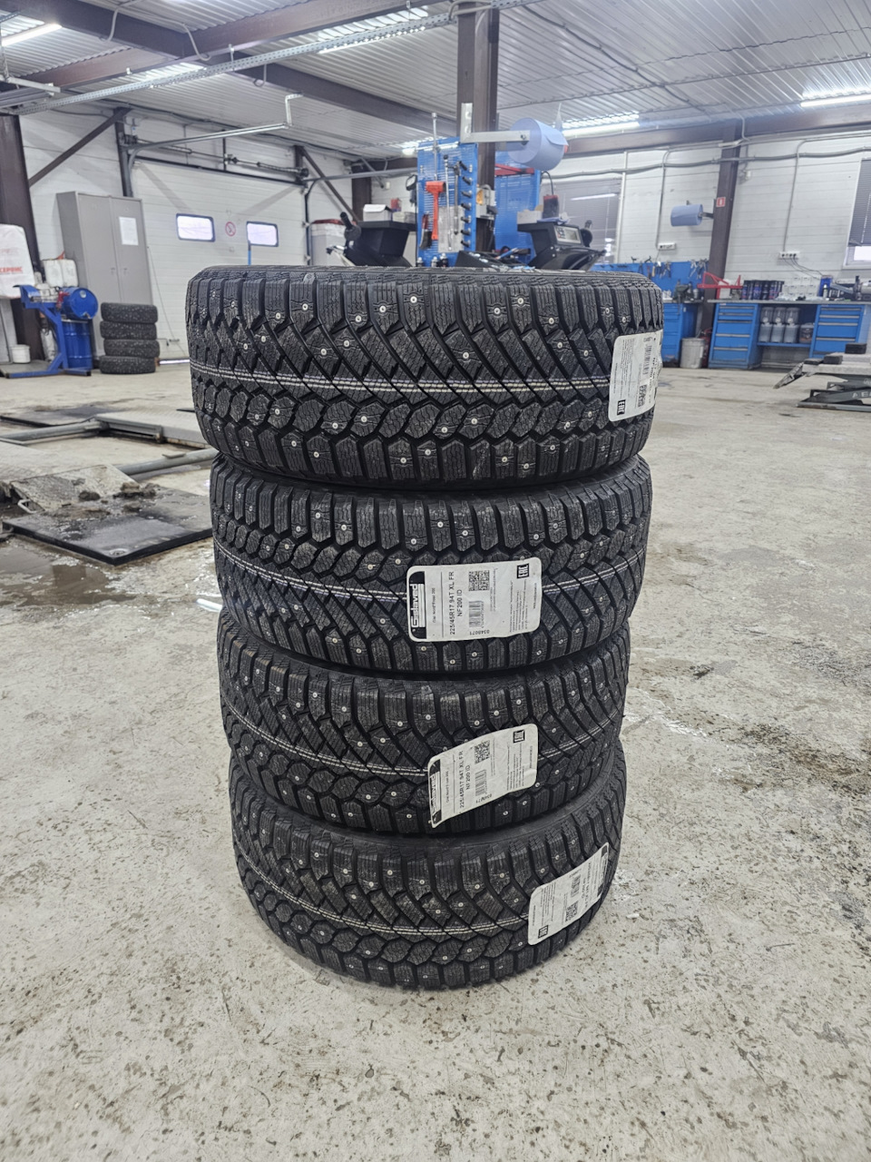 Липучка резина зима. Симметричный направленный рисунок протектора. Хакапелита 2 зимняя протектор. Колеса по снегу. Можно ставить разную зимнюю резину.