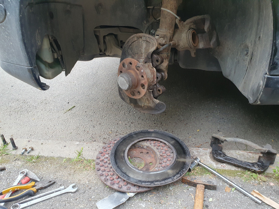 13. Биение при торможении (тормозные диски) — Mercedes-Benz C-class ...