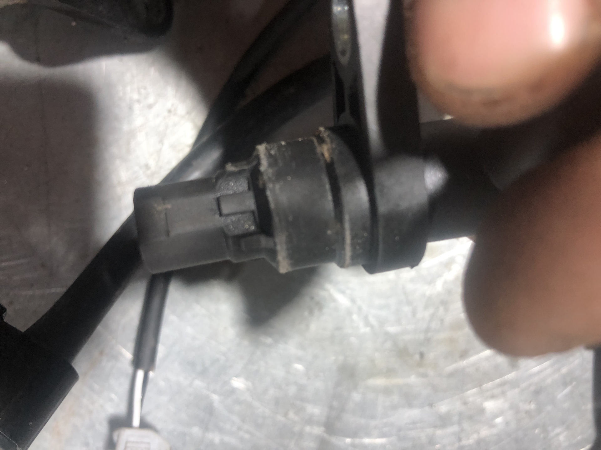 Замена заднего правого датчика АБС — Toyota Venza (1G), 3,5 л, 2011 ...