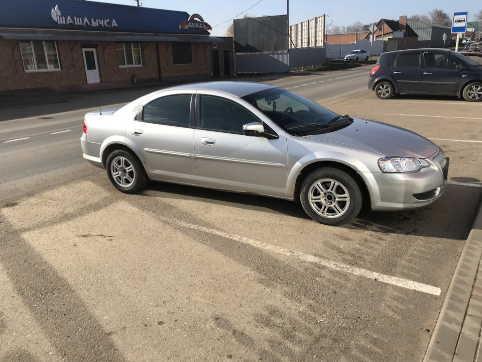 а это возле пятёрочки (за пивом) — ГАЗ Сайбер