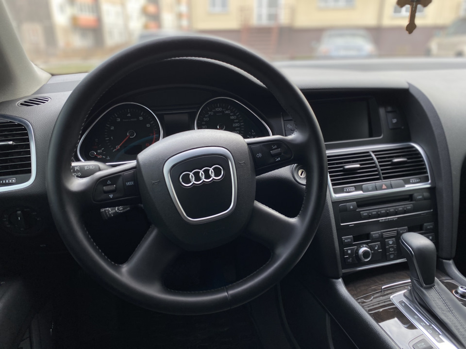 Преображение салона. Часть 5. Покраска кожи руля и замена хрома на руле ...