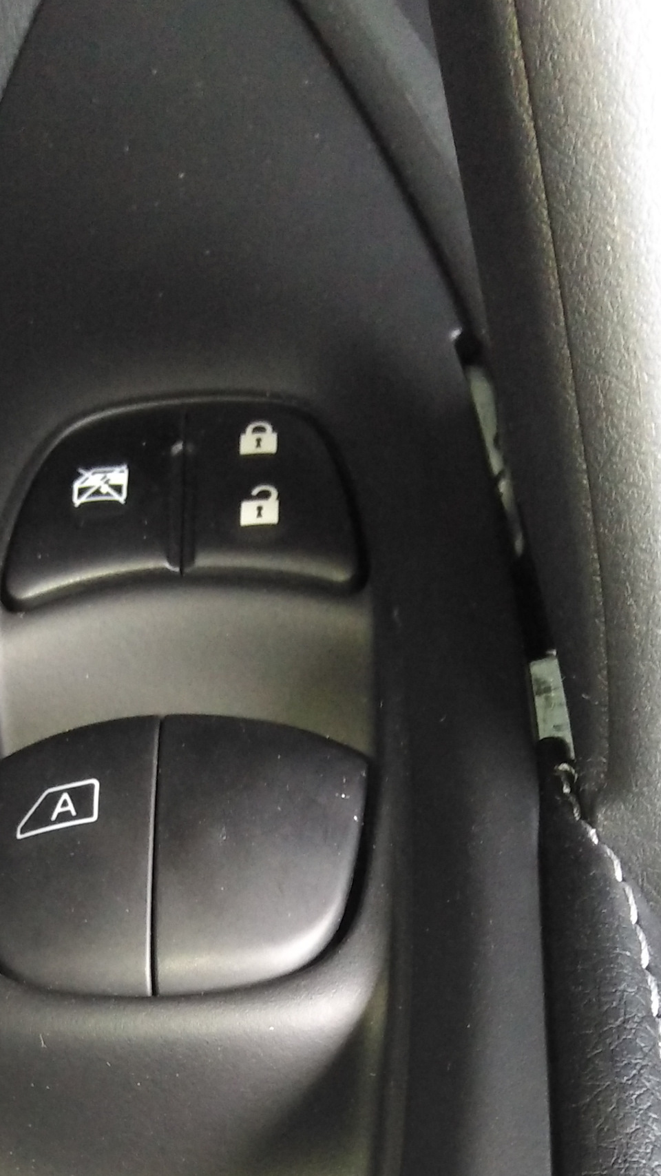 Кожаный подлокотник — Nissan Qashqai (2G), 2 л, 2018 года | тюнинг | DRIVE2