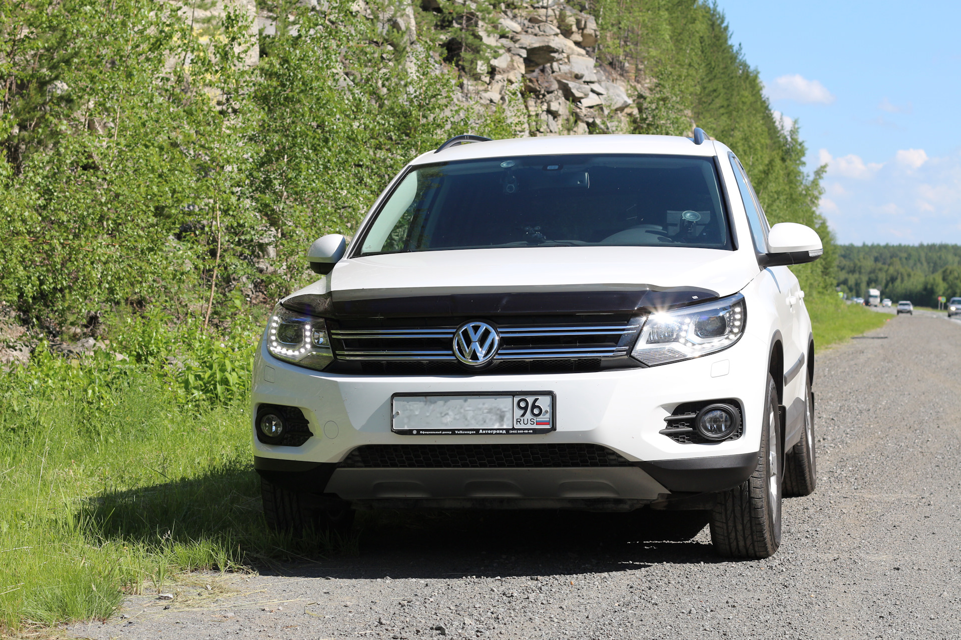 Дефлектор капота для Volkswagen Tiguan. Дефлектор капота Tiguan 2. Дефлектор капота Тигуан 2014. Дефлектора Tiguan 2.