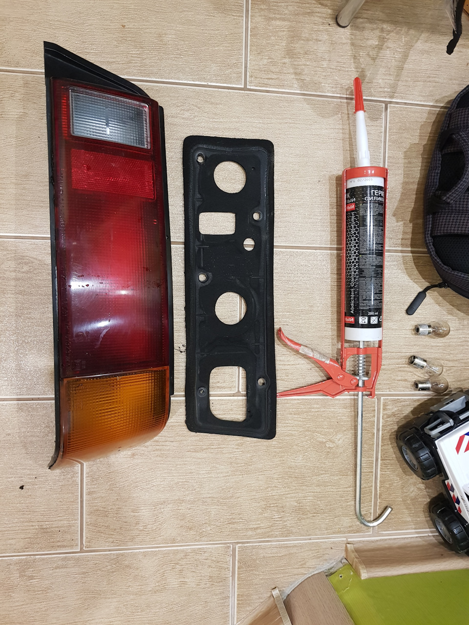 Устранение протечки задней оптики — Honda Civic Hatchback (4G), 1,4 л ...