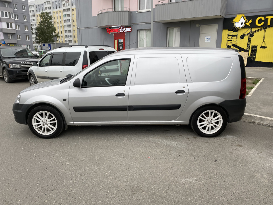 Купить б/у Lada (ВАЗ) Largus I 1.6 MT (87 л.с.) бензин механика в Москве: белый