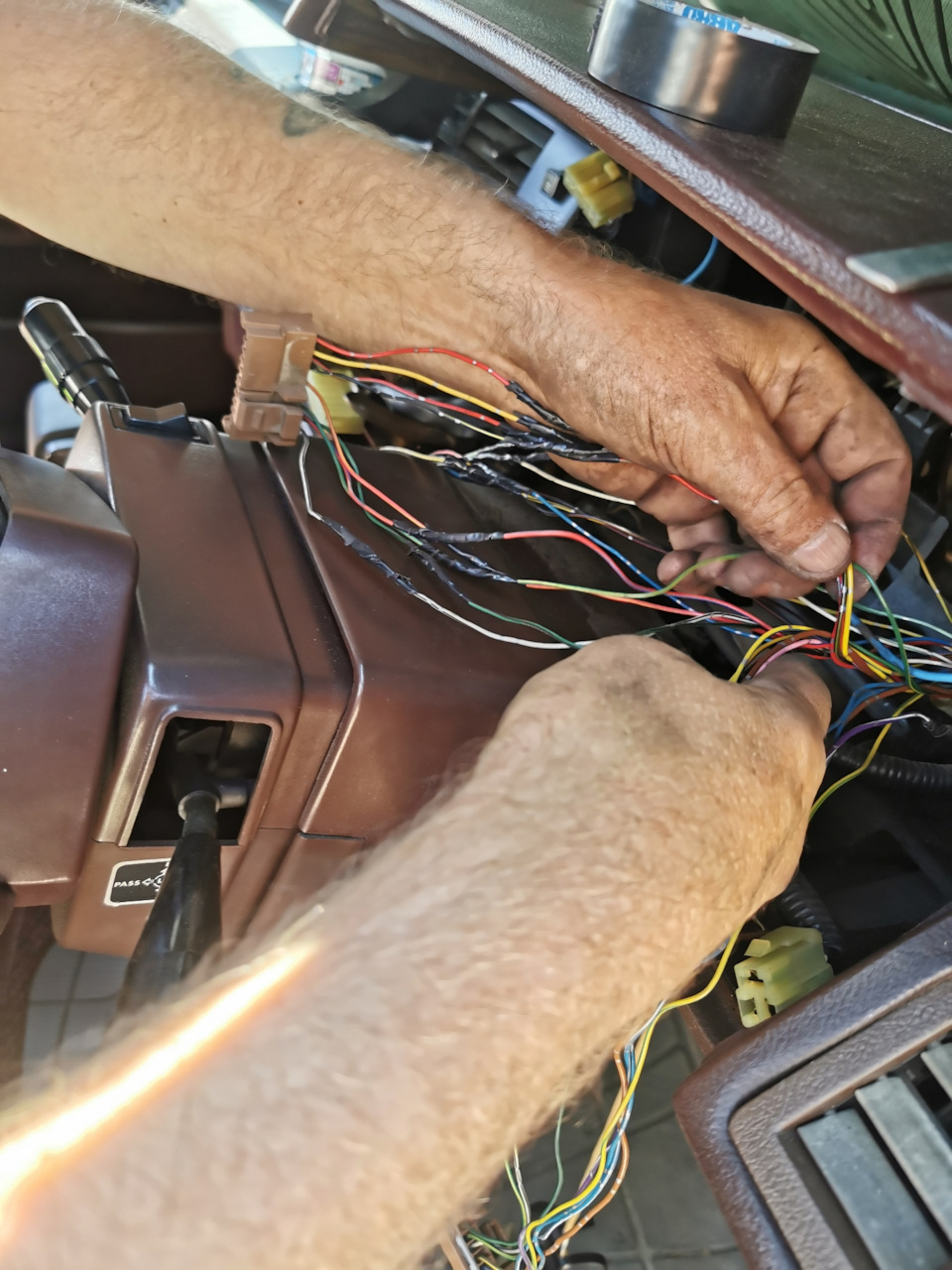 Спасибо огромное Алексею за сращивание проводки и расшифровки схем, все получилось удачно — Toyota Crown (S120)