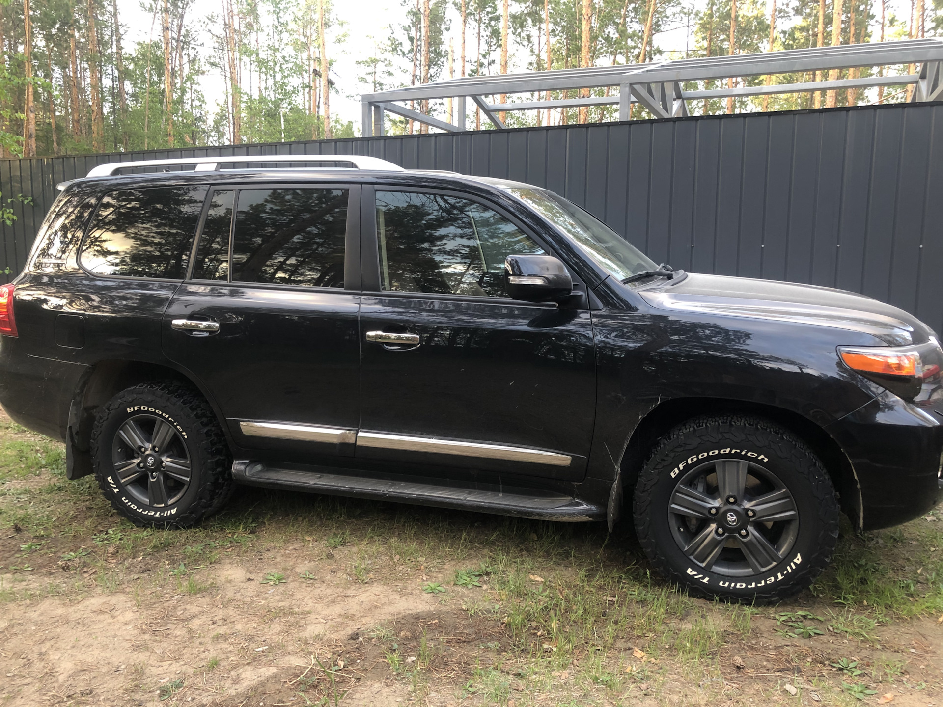 Диски крузер. Черные диски для Toyota Land Cruiser 200 r18. Toyota Land Cruiser 200 черные диски. Toyota Land Cruiser 200 Black с черными дисками. Toyota Land Cruiser 200 2008 20 Wheels.