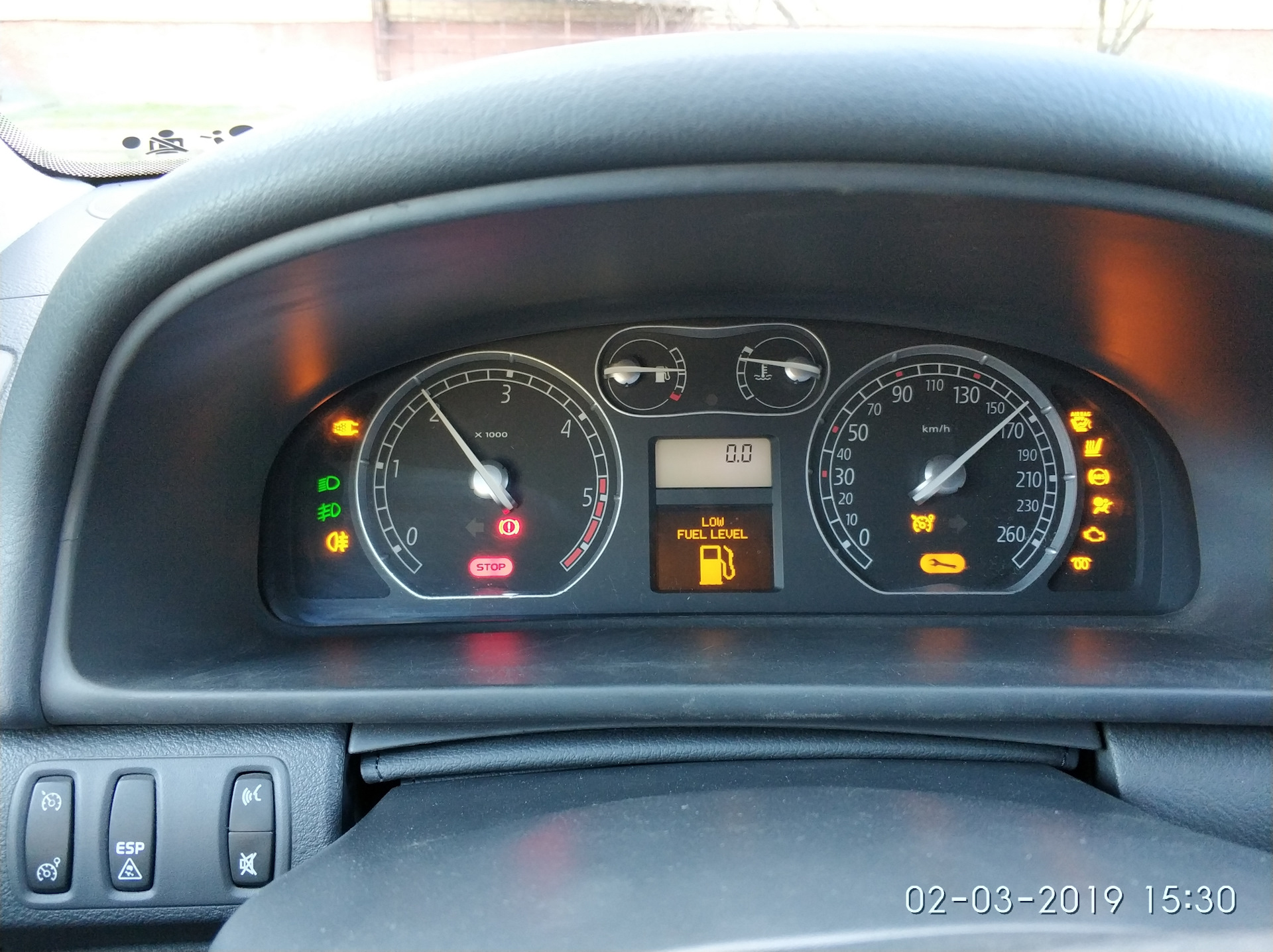 8 бензин фото приборной панели. Рено лагуна приборка. Панель лагуна 2. Панель лагуна 2. Панель лагуна 2.