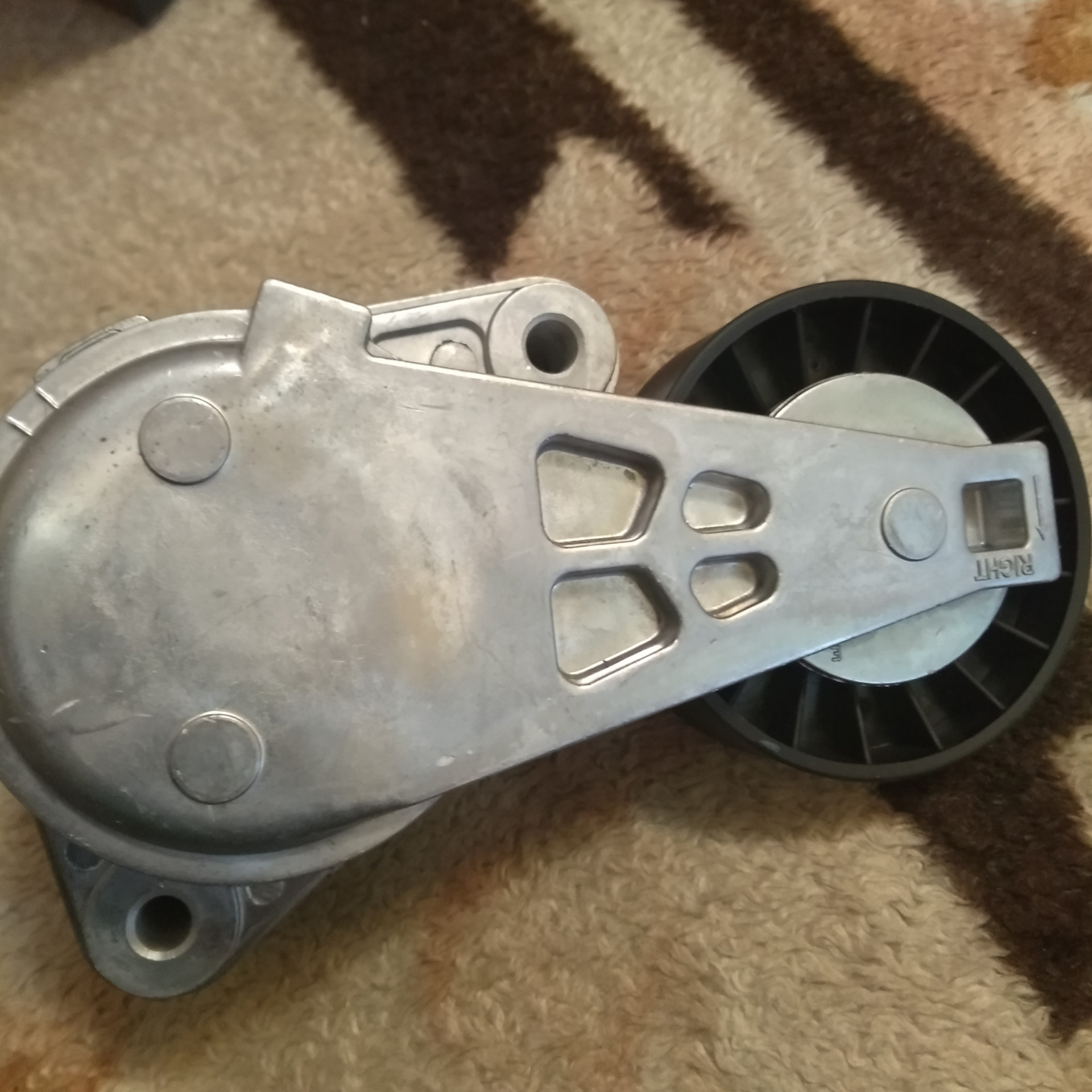 Натяжитель приводного ремня — Hyundai Santa Fe (1G), 2,7 л, 2007 года ...