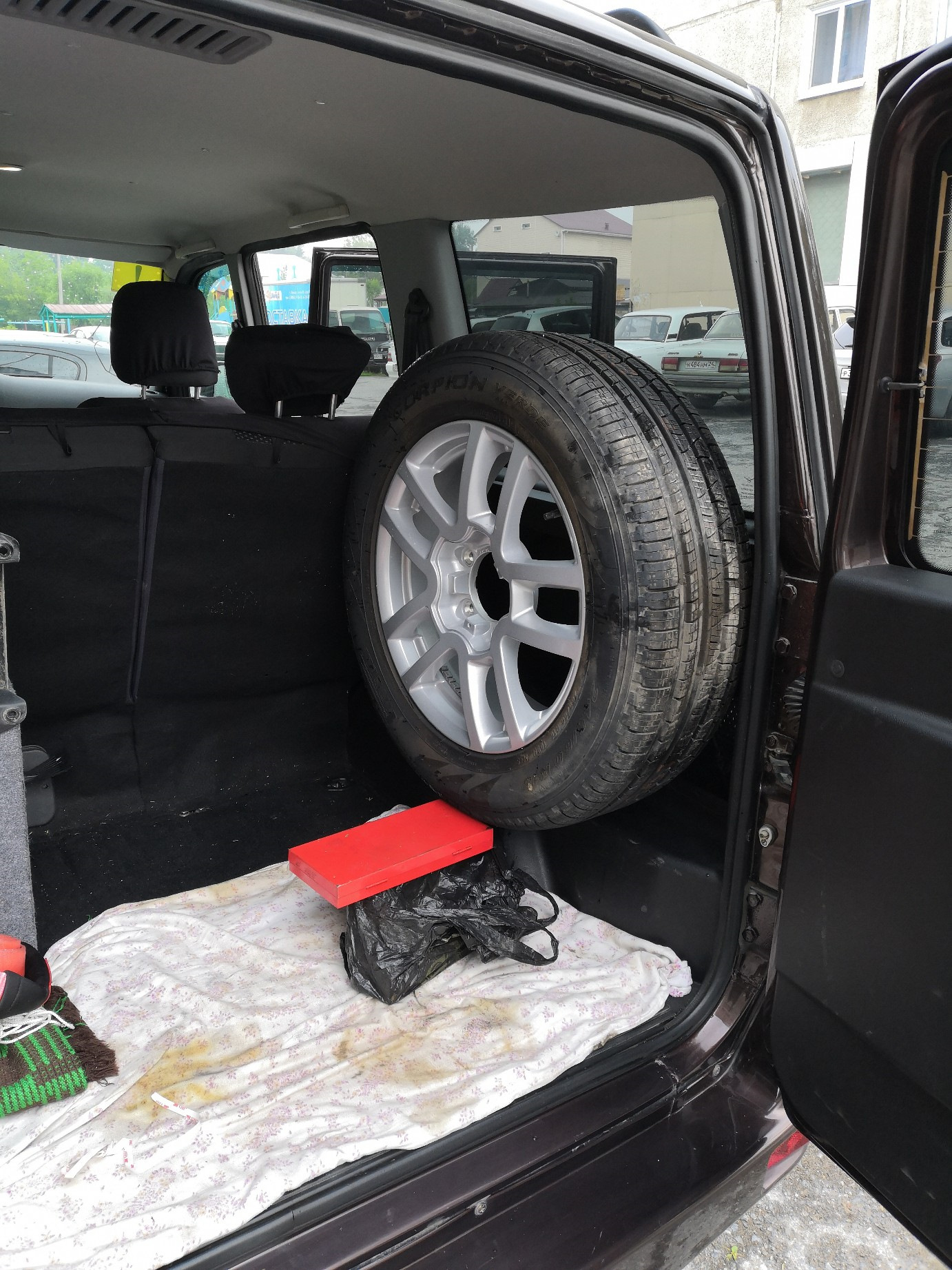 Крепление канистры на место запасного колеса - УАЗ Patriot, 2,7 л, 2018 года акс