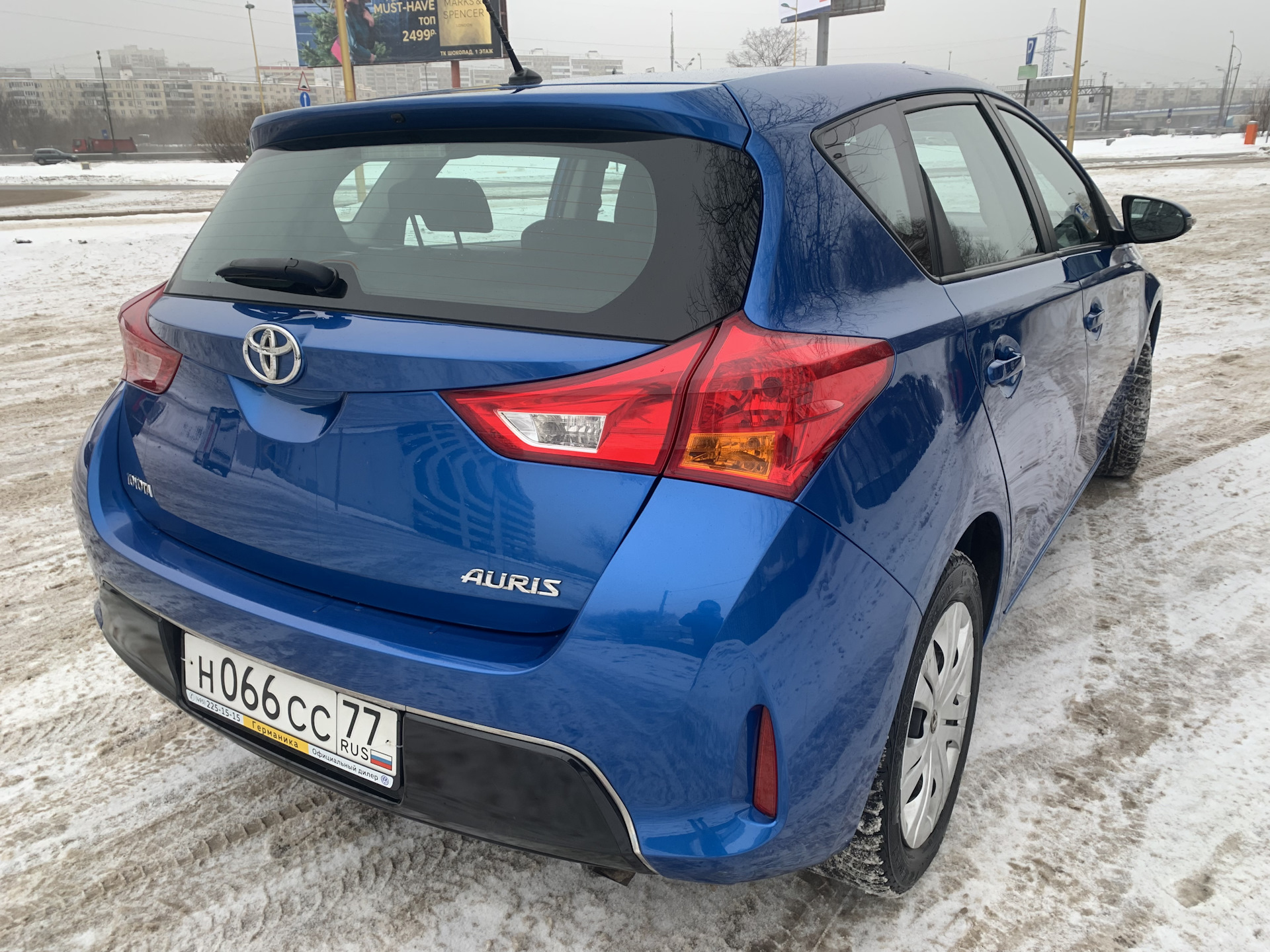 Toyota Auris 2013 зад