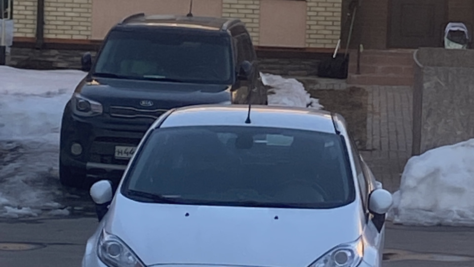 Горит лампа заряда аккумулятора и не работают подогревы стёкол. — Ford ...