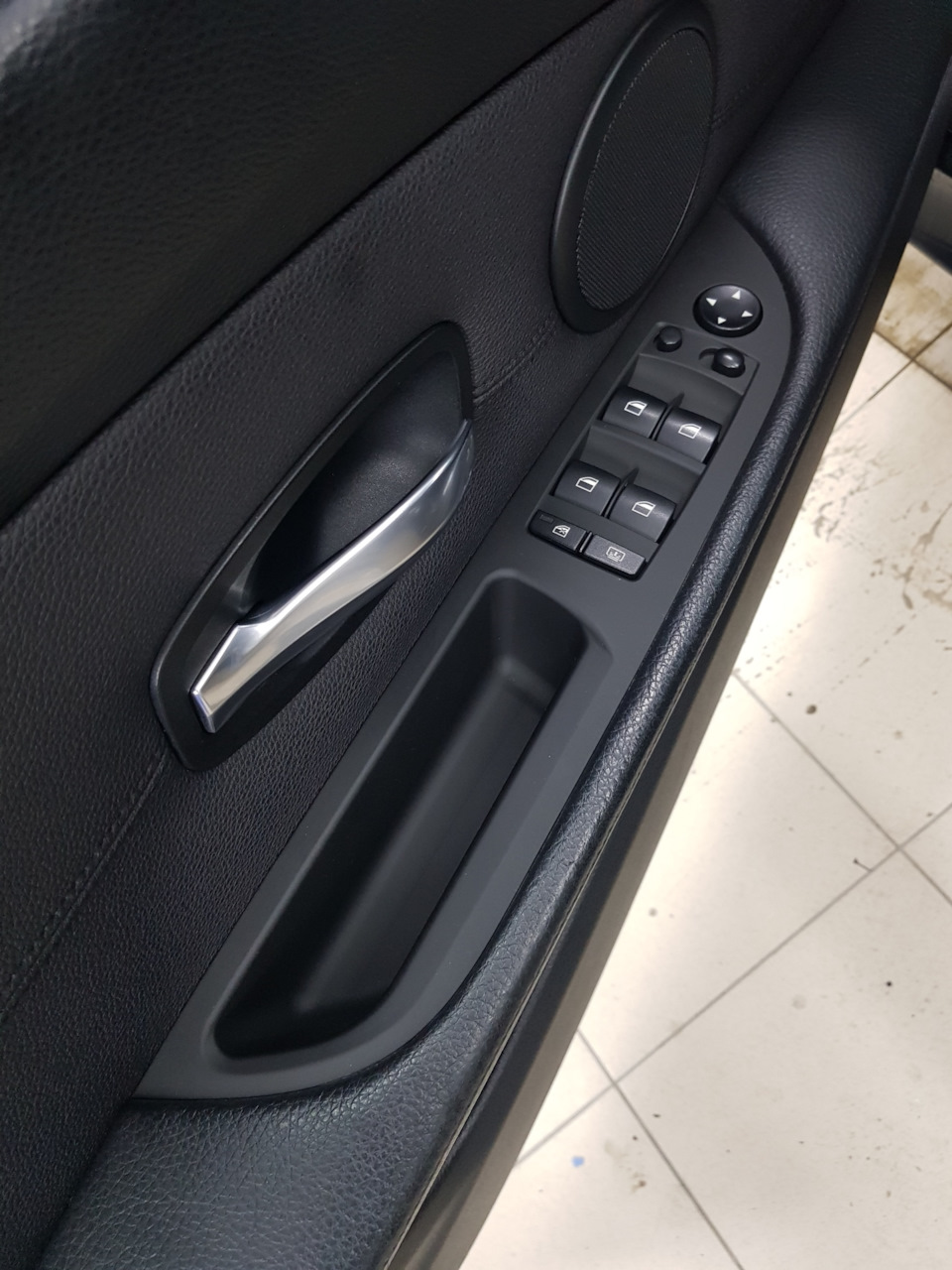 Замена ручки двери — BMW 5 series (E60), 3 л, 2009 года | другое | DRIVE2