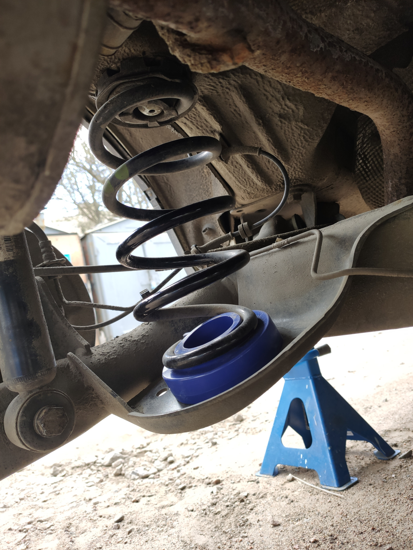 Установка проставок под задние пружины — Lada Vesta SW Cross (1G), 1,8 ...